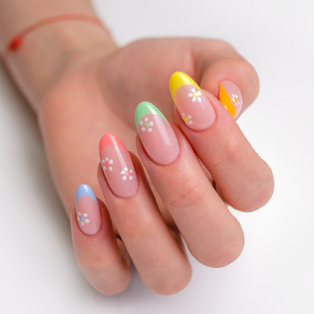Modne paznokcie na lato 2023. Te pomysły na manicure warto wypróbować w tym sezonie